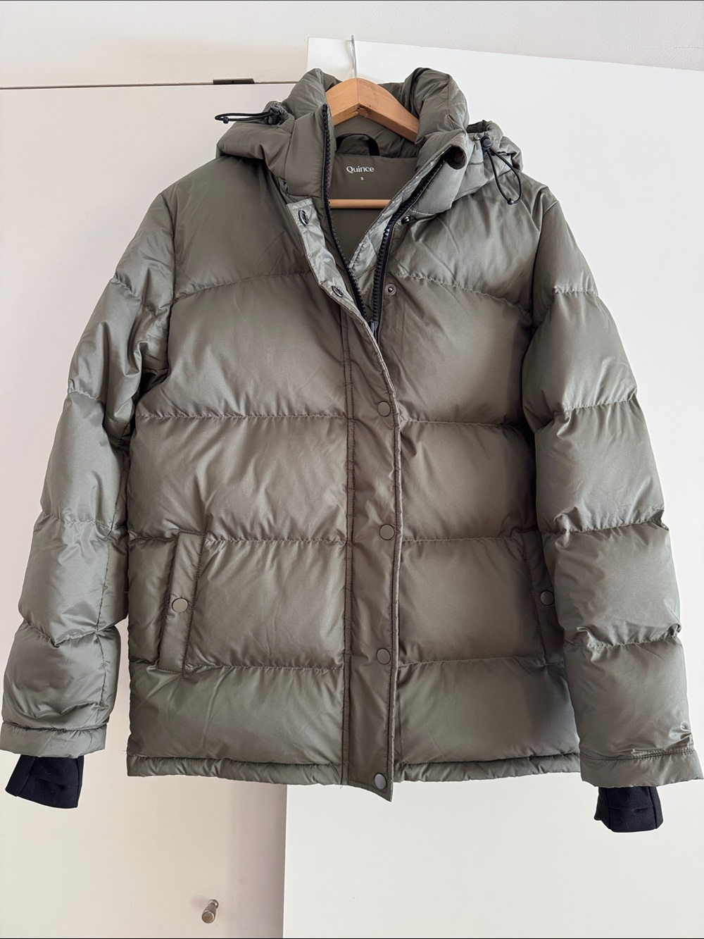 BRAND NEW Quince Women’s Responsible Down Puffer Jacket in Olive Green S